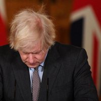 Boris Johnson confirma primera muerte de una persona infectada con variante ómicron