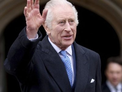 El rey Carlos III reanuda sus apariciones públicas con visita a organización contra el cáncer