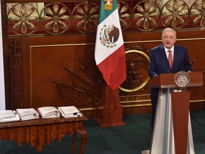 Estas son las 20 reformas constitucionales que AMLO presentó al Congreso
