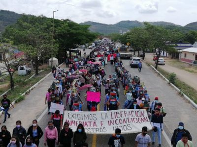 Normalistas instalan plantón para exigir liberación de compañeros en Chiapas