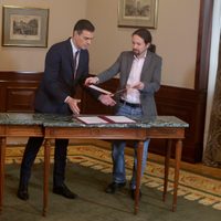 Sánchez e Iglesias logran preacuerdo para formar gobierno de coalición en España