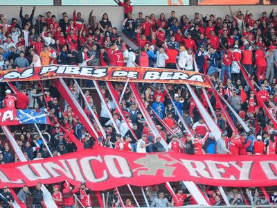 Violencia en el fútbol: barras de Independiente se atacaron a los tiros antes del clásico ante Racing