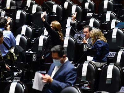 Diputados aprueban vacaciones dignas con 12 días continuos; falta aval del Senado