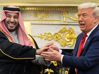 Tras años lejos de Washington, príncipe saudí recibe cálida bienvenida de Trump