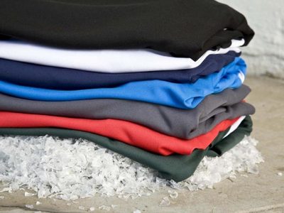 No tires las remeras viejas o rotas: mirá cómo reutilizarlas para crear la alfombra más original