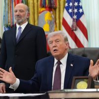 Trump busca retomar las negociaciones, pero amenaza con hacer “volar Irán por los aires”