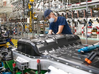 Según el INDEC, la industria creció por segundo mes consecutivo en abril