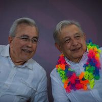 Al grito de “¡fuera Rocha!” reciben a AMLO en Mazatlán (Videos)
