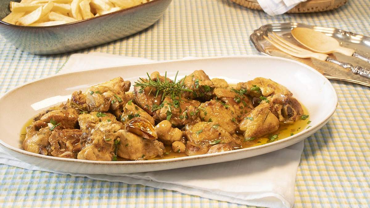 Cómo hacer un delicioso pollo al ajo. Fuente: (X)