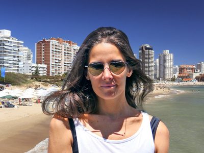 En un verano especial, Juana Viale disfrutó de la playa y de sus mascotas en Punta del Este