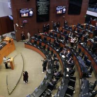 Exhiben a diputados por tomarse otros siete días de descanso