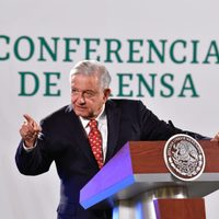 Exfuncionarios y reporteros critican mañaneras de AMLO: sólo "mentiras y medias verdades"