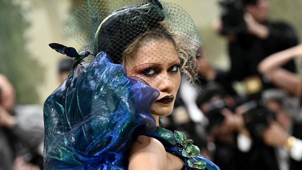 Zendaya llega a la gala benéfica del Instituto del Vestido del Museo Metropolitano de Arte en Nueva York