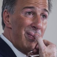 Equipo de Meade presenta queja contra AMLO por uso de aeronave privada