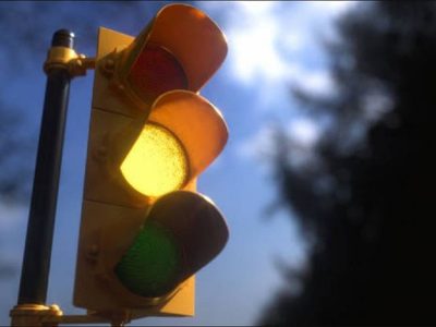 Neuquén realizará cambios en la duración de los semáforos para evitar confusiones en los conductores