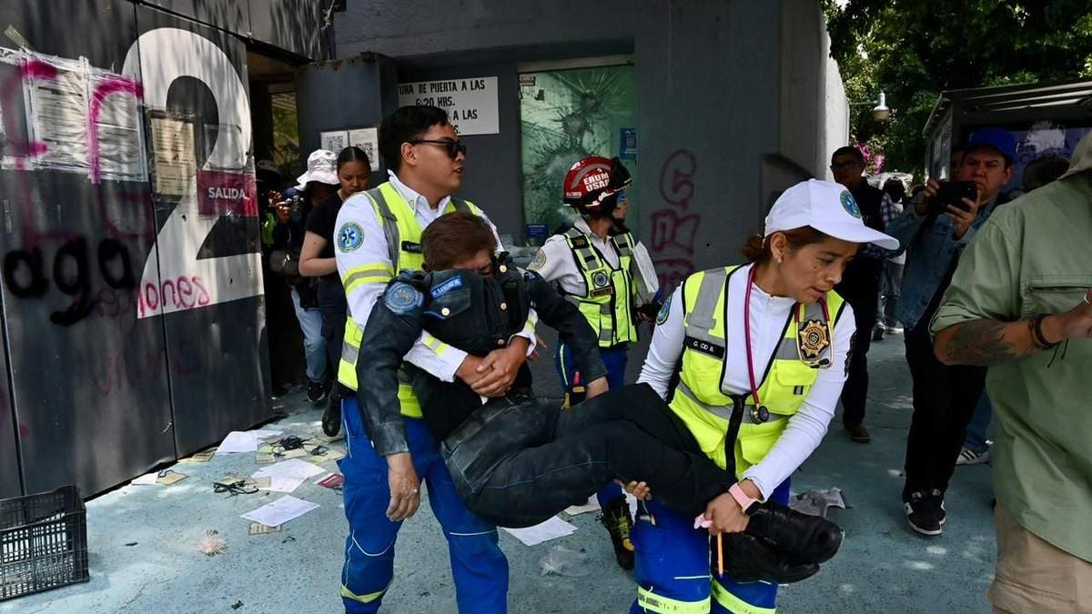 Policía desmayada