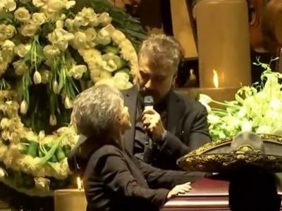 Así le cantó Alejandro Fernández a su madre durante el funeral de Vicente Fernández