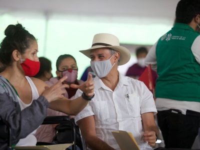 No se ha decidido abrir la vacunación para adolescentes embarazadas: López-Gatell