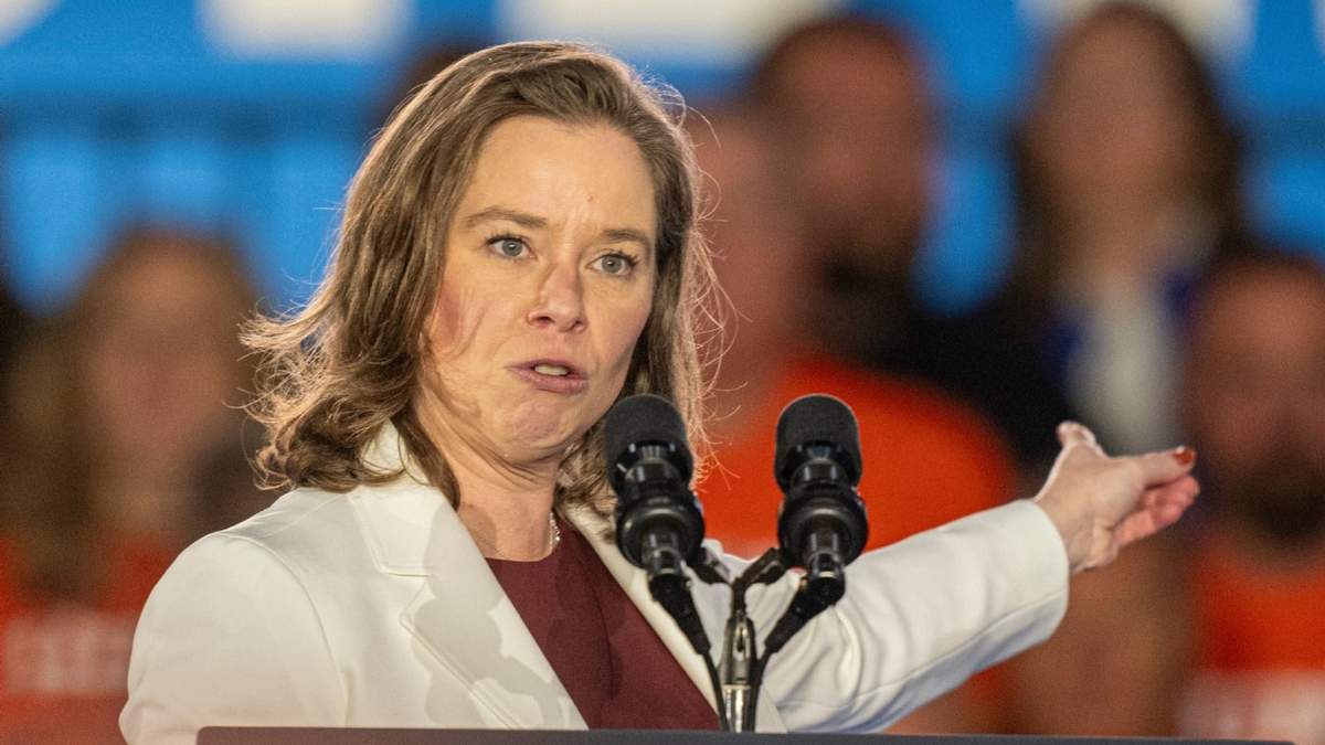 La vicegobernadora de Wisconsin Sara Rodriguez en un evento en Little Chute, Wisconsin, el 1 de noviembre del 2024