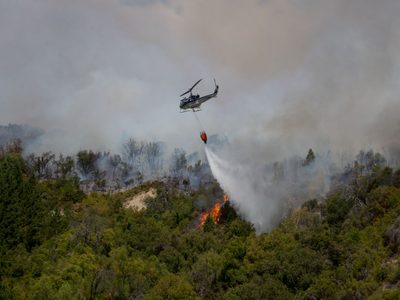 Cayó un helicóptero que combatía el incendio de Aluminé