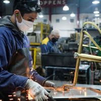 Según el Indec, la actividad industrial cayó 6,6% en junio