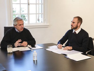 "Piden ajustar a los jubilados", acusó el Gobierno contra los bonistas