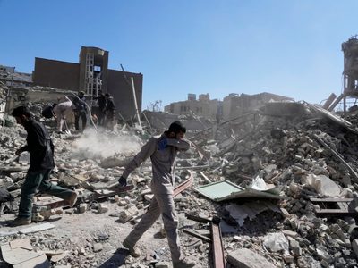 Embajada de EU en Riad, alcanzada por drones iraníes; reportan cientos de muertos en Irán
