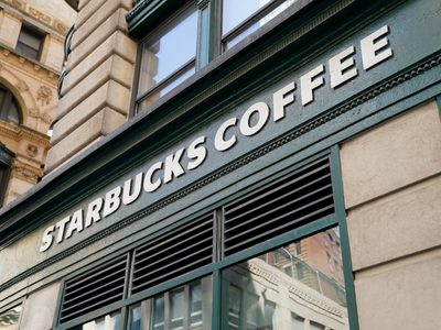 Huelgas de empleados de Starbucks por Orgullo LGBTQ+ cierran 21 tiendas de EU