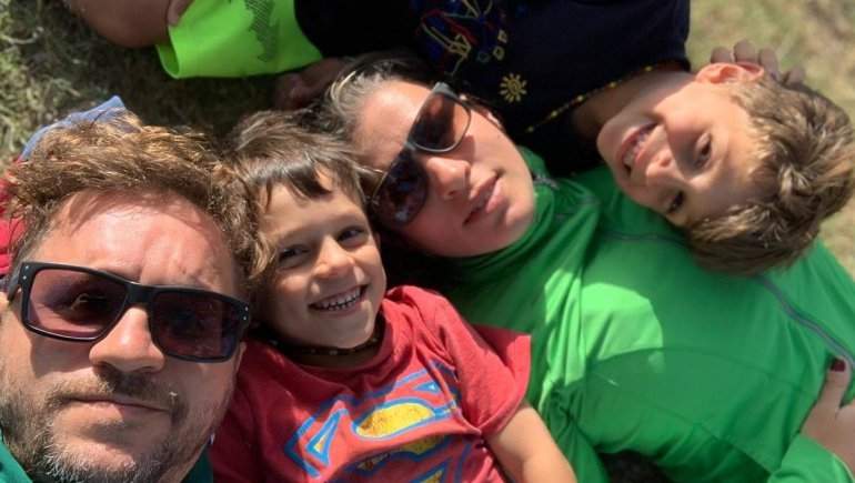 El Tano junto a sus hijos. Fuente: (Facebook)