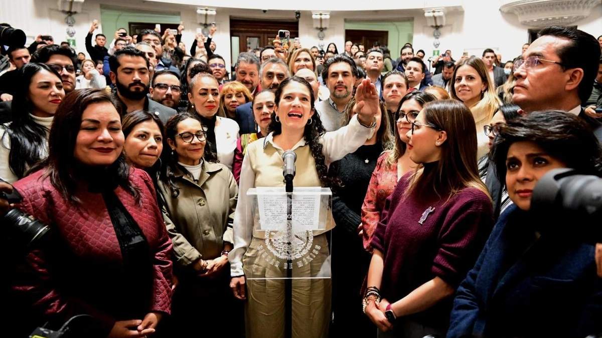 Toma de protesta de Alcalde Luján como fiscal de la CDMX
