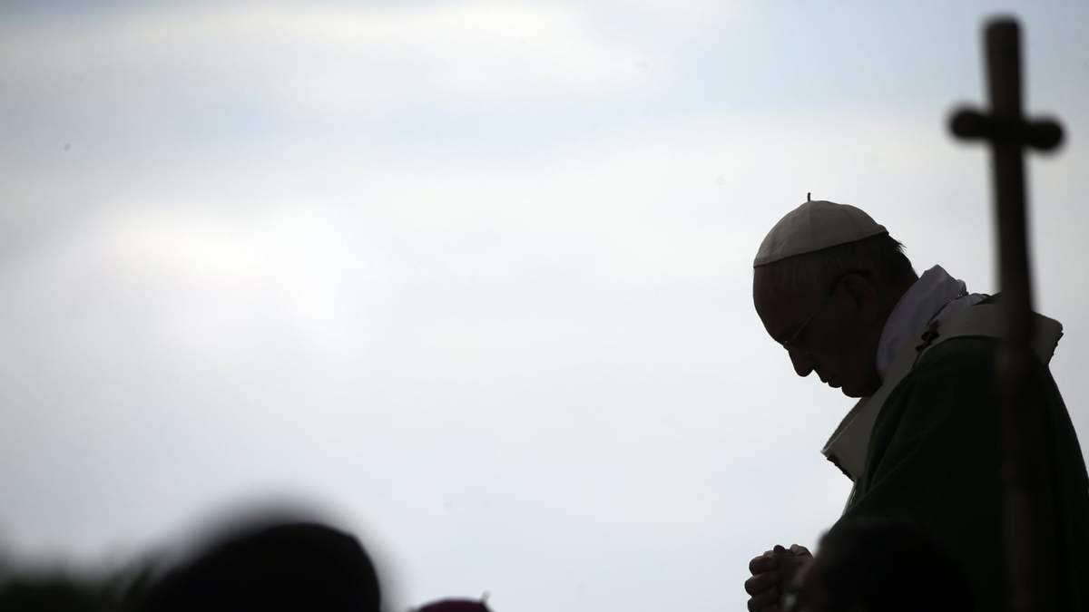 Silueta del papa Francisco. Fuente: (Twitter)