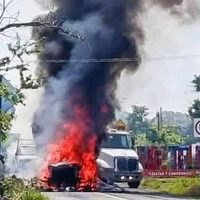 Atacan e incendian camiones de minera en carretera federal Iguala-Teloloapan