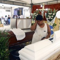 Ecuador: Velan a muertos tras terremoto que dejó destrucción