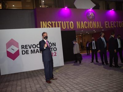 Lorenzo Córdova: descalificar la organización de la consulta "es un despropósito"
