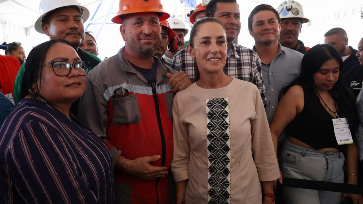 La presidenta con familias de mineros