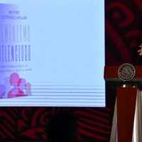 AMLO invita a la presentación del libro de Beatriz Gutiérrez Müller en el Zócalo
