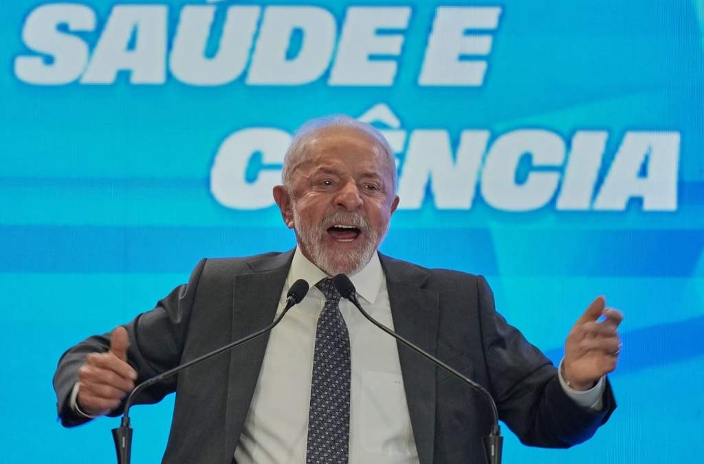 El presidente brasileño, Luiz Inácio Lula da Silva, habla durante una ceremonia para lanzar la vacuna contra el dengue en el centro de investigación biológica del Instituto Butantan en São Paulo, el lunes 9 de febrero de 2026