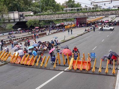CNTE bloquea Circuito Interior en ambos sentidos