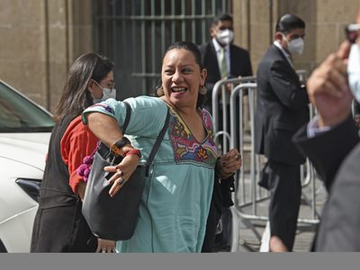 María Luisa Albores se sube a la pugna por Puebla