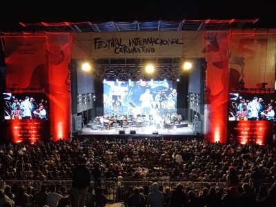 No a la violencia y no a Trump en noche de jazz y clausura del Cervantino