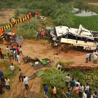 Mueren 29 personas en accidente de autobús en la India