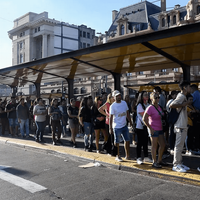 Milei limitó por decreto el derecho a huelga
