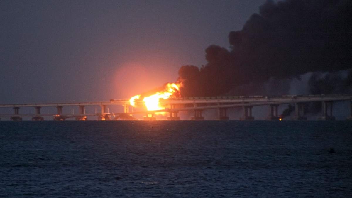 El puente de Kerch que enlaza Rusia con Crimea