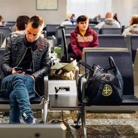 El FBI previene sobre el uso de estaciones de carga USB públicas para celular