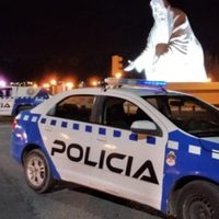Huían de un control policial y chocaron contra un paredón
