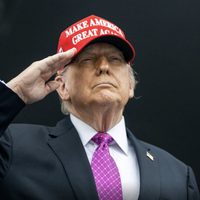 Trump propone disparar el gasto de defensa a 1.5 billones de dólares debido a “tiempos peligrosos”