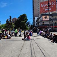 Marchan en el centro de Neuquén contra la detención de referentes sociales en contexto de protesta