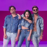 Lali Espósito, junto a Mau y Ricky, fuera del escenario de “La Voz”