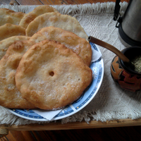 Aprovechá el frío y la lluvia para unas torta fritas de queso que se hacen en pocos minutos para acompañar el mate