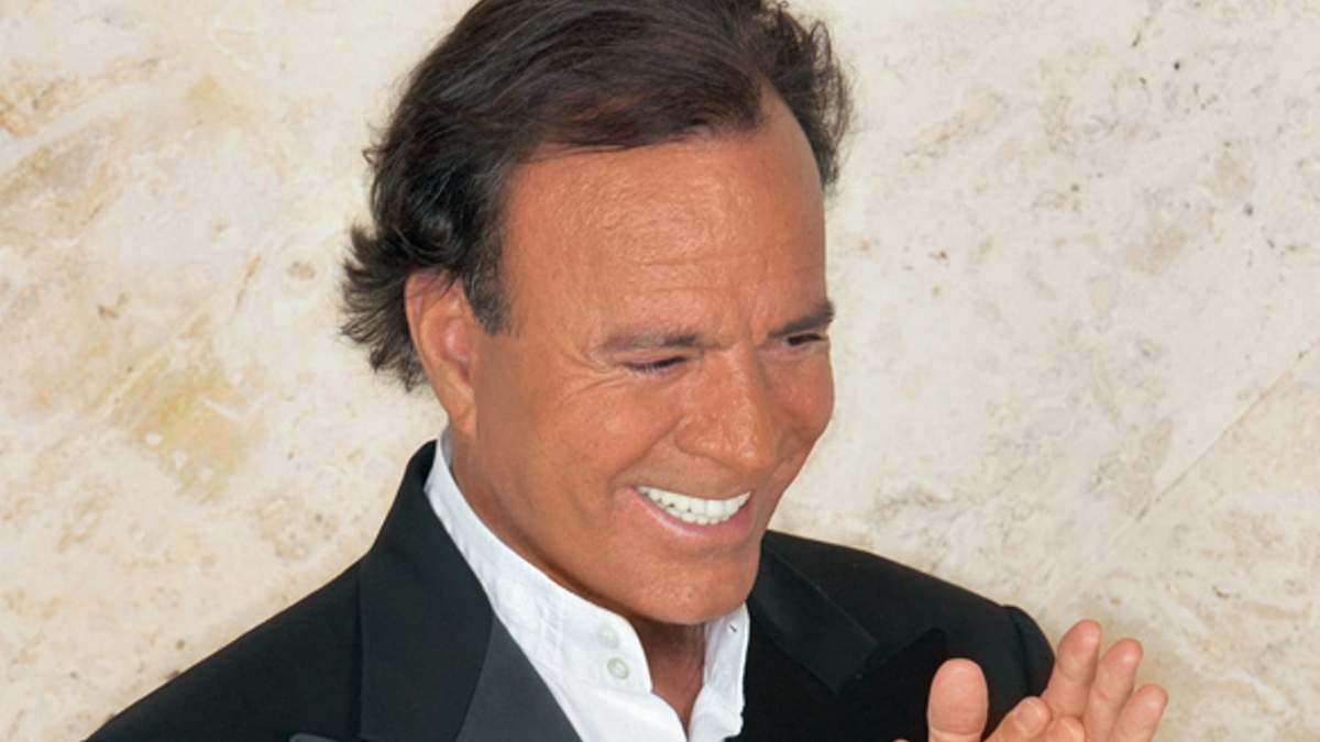 Julio Iglesias. Fuente: (Twitter)